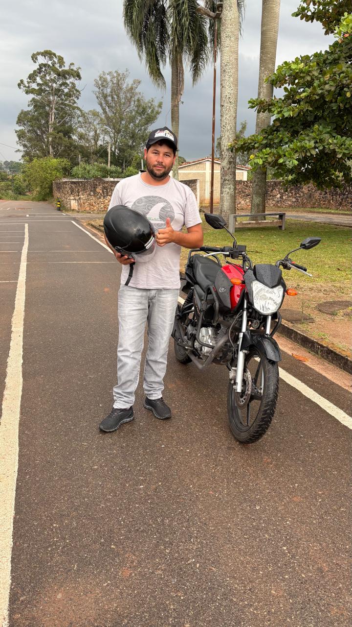 Aluno preparado para aula de moto